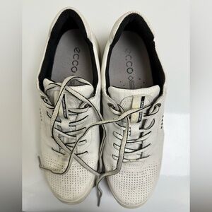 WOMEN’S ECCO WHITE LEATHER SNEAKERS, SIZE EU 40  US 9-9 1/2